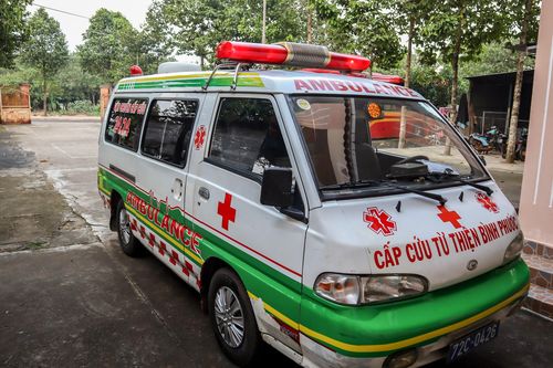 Kiểm tra xe cấp cứu phát hiện ma túy