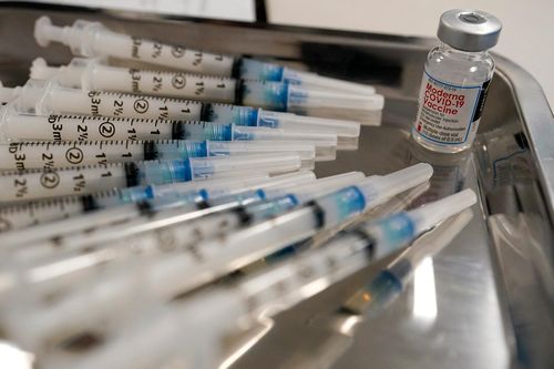 Pfizer và Moderna bán vaccine với giá vượt xa chi phí sản xuất