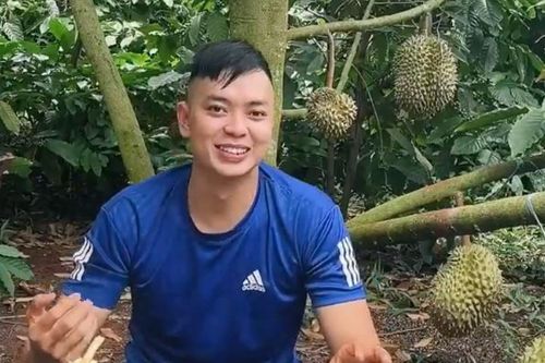 Về quê tránh dịch, chàng trai dựng chòi tự cách ly