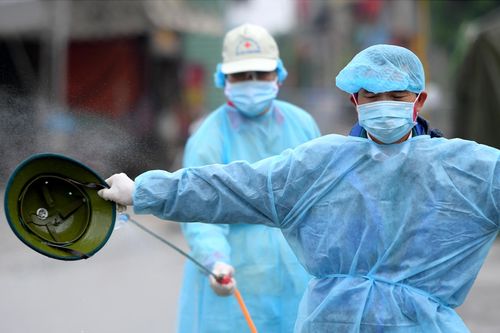 Tuyệt đối không phun khử khuẩn lên người bệnh nhân, nhân viên y tế