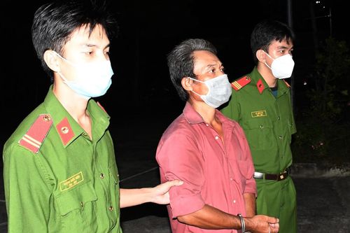 Đánh thiếu tá công an, 2 anh em bị tạm giam