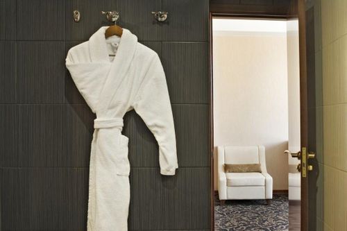 Cô gái Trung Quốc bị đàn ông lạ khỏa thân xông vào phòng