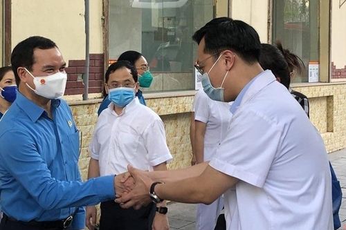 Bảo đảm sức khỏe cho đội ngũ y tế tuyến đầu tại 19 tỉnh, thành phố phía nam
