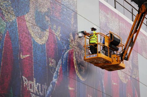 Barca gỡ ảnh Messi ở Camp Nou
