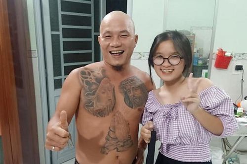 Lộ nhan sắc con gái 'ông chủ sạp rau' hot nhất MXH vừa qua