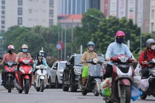 Dừng xác nhận giấy đi đường, đường phố Hà Nội đông đúc trở lại