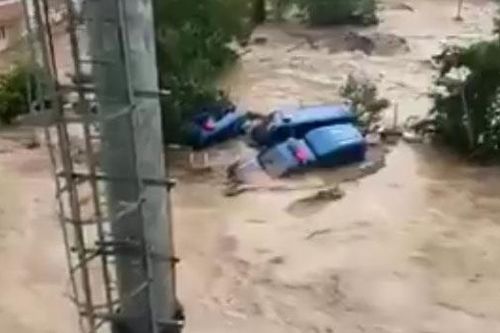 Mưa bất thường ở Thổ Nhĩ Kỳ, nhiều con đường biến thành sông
