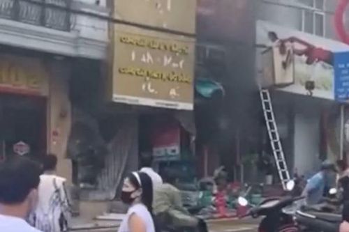 2 bé gái thoát chết gang tấc vụ cháy cửa hàng gas ở Sa Pa