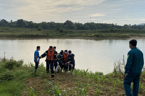 Tìm thấy thi thể người phụ nữ để lại tư trang trên bờ sông Hiếu