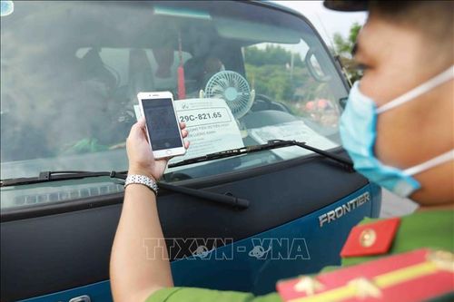 Hà Nội triệt để thực hiện quét mã QR để chống dịch COVID-19