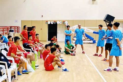 22 tuyển thủ futsal Việt Nam di chuyển ra Hà Nội
