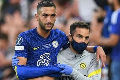 Ziyech chấn thương sau khi ghi bàn cho Chelsea
