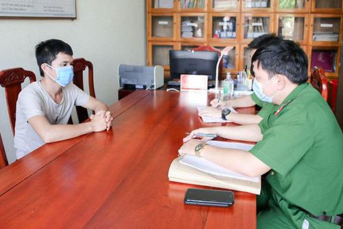 Bắt 2 đối tượng ném bom xăng vào nhà cán bộ công an