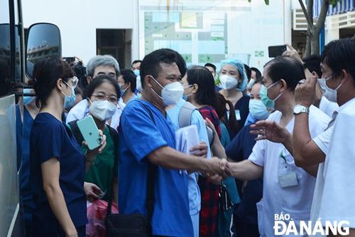 50 y, bác sĩ Bệnh viện C Đà Nẵng lên đường chi viện Thành phố Hồ Chí Minh
