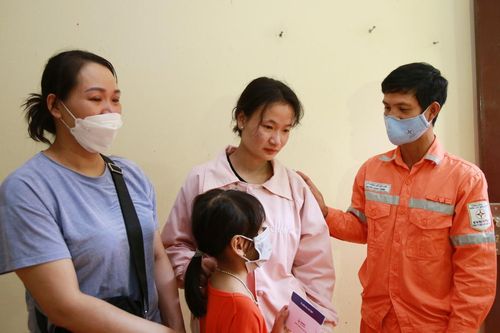 Nhân viên Điện lực Sa Pa cứu hai cháu bé thoát khỏi vụ cháy cửa hàng gas