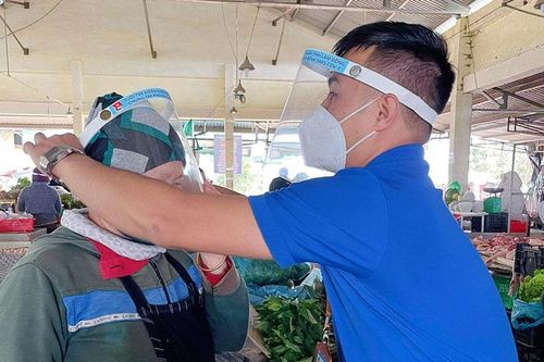 Sáng màu áo xanh ở ''điểm nóng'' chống dịch