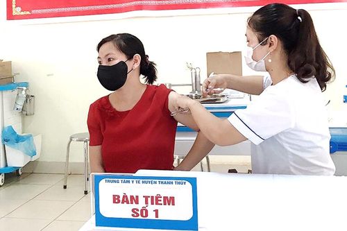 Tổ chức tiêm vắc-xin phòng COVID-19 cho công nhân lao động