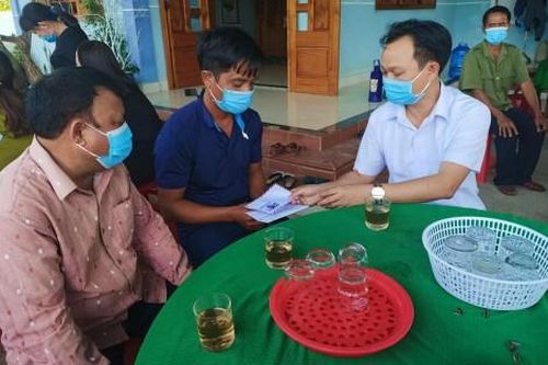 Đời sống Thăm hỏi, chia buồn cùng gia đình em bé tử vong do ong đốt