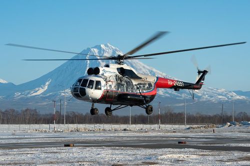 Trực thăng Mi-8 chở 16 người ở Nga chìm sâu dưới hồ khi hạ cánh khẩn cấp