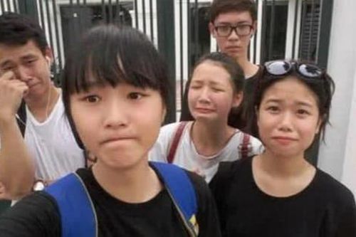 Bức ảnh AMEE, tlinh, Erik chụp chung thời tuổi hồng thơ ngây 'gây bão' mạng xã hội