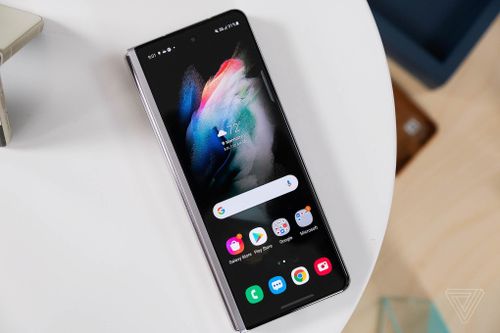 Sự chật vật của iPhone đời đầu là động lực cho Galaxy Z Fold