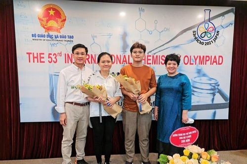 Hà Nội: Khen thưởng 10 cá nhân có thành tích xuất sắc trong kỳ thi Olympic quốc tế năm học 2020- 2021