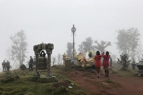 Khám phá những đỉnh núi linh thiêng nhất Việt Nam