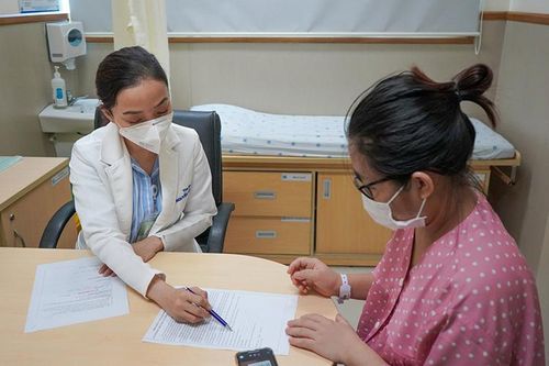 Phụ nữ mang thai lưu ý gì khi đi tiêm vaccine Covid-19