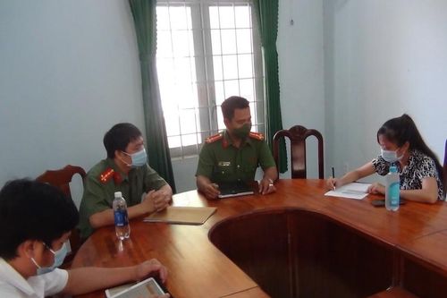 Xử phạt đối tượng đăng tin bịa đặt đi đóng phạt không có biên lai
