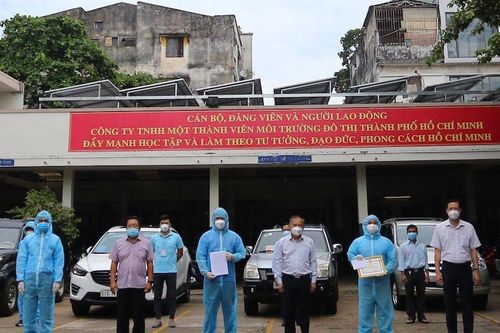 Khen thưởng công nhân xử lý rác thải y tế liên quan dịch Covid-19
