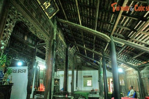Dàn nội thất 'khủng' của ngôi nhà cổ nức tiếng Nam Bộ
