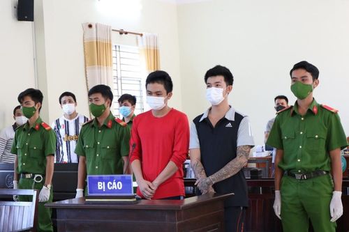 Án tù cho 2 đối tượng 'chống người thi hành công vụ'