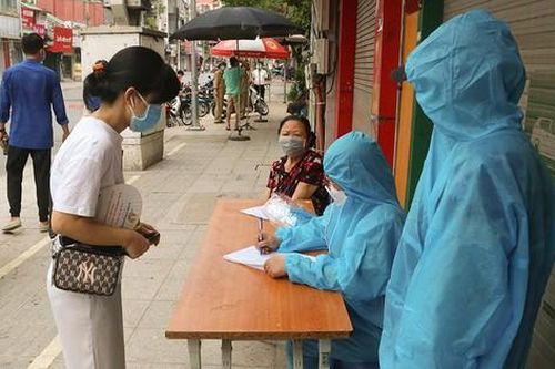 Gấp rút lấy mẫu xét nghiệm COVID-19 diện rộng ở khu vực 'nguy cơ cao' tại Hà Nội