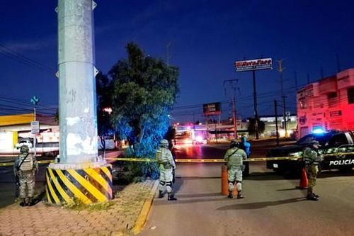 Mexico: Rợn người vụ 6 thi thể bán khỏa thân bị treo trên cầu