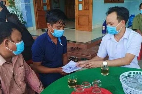 Trèo cây hái nhãn, cháu bé 6 tuổi bị bầy ong vò vẽ đốt tử vong