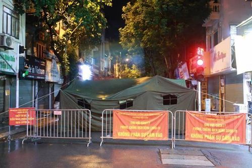 Quận Ba Đình phong tỏa một đoạn phố Đội Cấn