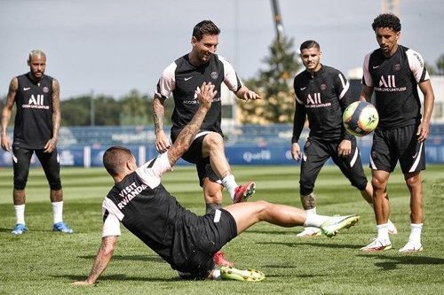 Messi 'đá ma' cực nhuyễn với Neymar, Mbappe ở buổi tập đầu tiên