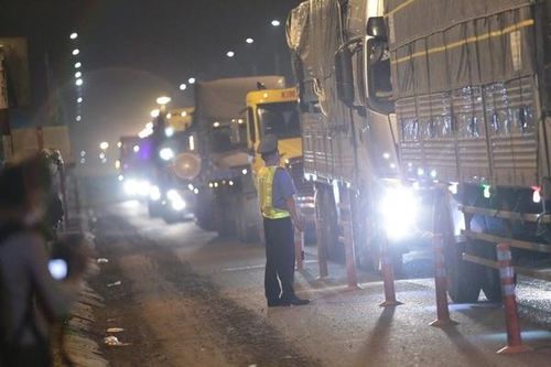TP Thủ Đức thu hồi, ngưng tiếp nhận giấy 'ưu tiên' qua chốt kiểm soát dịch
