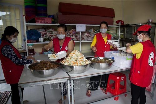 Những bếp ăn tình thương luôn đỏ lửa trong mùa dịch COVID-19