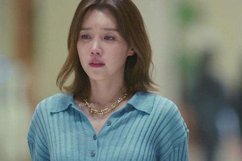 Vừa xuất viện mẹ chồng liền đón thẳng về khách sạn chăm sóc, thấy lạ lén về nhà kiểm tra, con dâu chết lặng vì cảnh tượng trước mắt