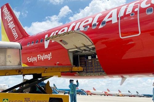 Chuyến bay Vietjet chở 200 máy thở cao cấp, hiện đại từ Đức đã hạ cánh