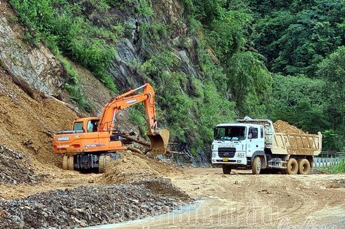 Giá xăng dầu tăng, doanh nghiệp gặp khó