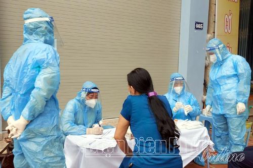 Ngày đầu, gần 2.000 người được lấy mẫu xét nghiệm phát hiện SARS-CoV-2 tại các khu vực nguy cơ cao