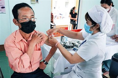 Tiêm vắc xin để chủ động phòng ngừa, đẩy lùi COVID-19