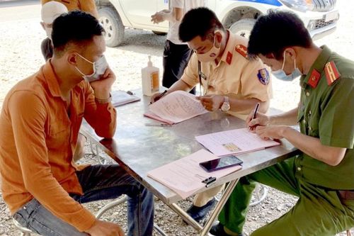 Xử lý đối tượng chống đối tại chốt kiểm dịch Covid-19