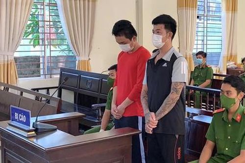 Hai kẻ trốn khai báo y tế, dùng dao tấn công CSGT lãnh án