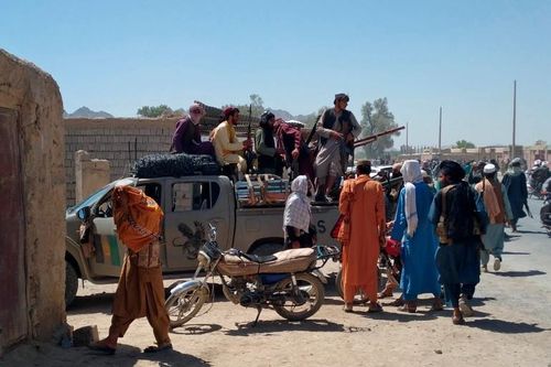 Taliban chiếm thành phố lớn thứ ba của Afghanistan