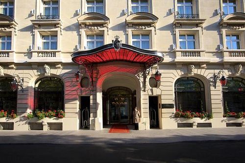 Bên trong khách sạn 24.000 USD/đêm nơi gia đình Messi nghỉ tại Paris