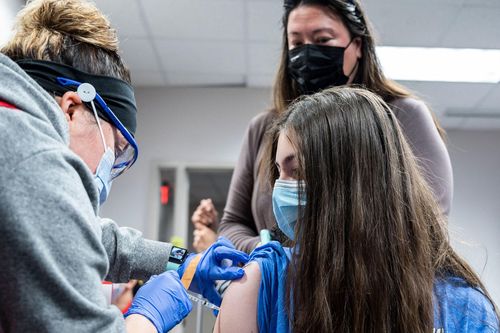 Mỹ phải bỏ hàng triệu liều vaccine mà không thể cho nước khác