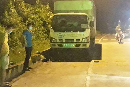 Tài xế dừng xe luồng xanh để uống bia